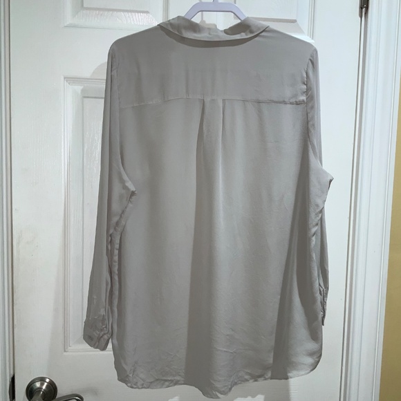 CAbi Dove Grey Silk Popover half button Blouse Sz XL Style# 3424 button cuffs - Picture 6 of 8